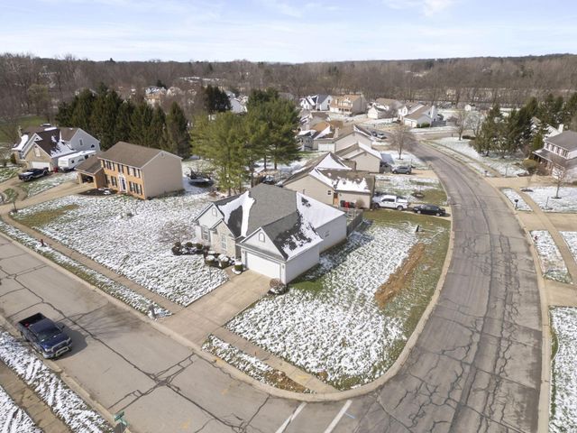 100 Indian Creek Court, Pataskala, OH 43062