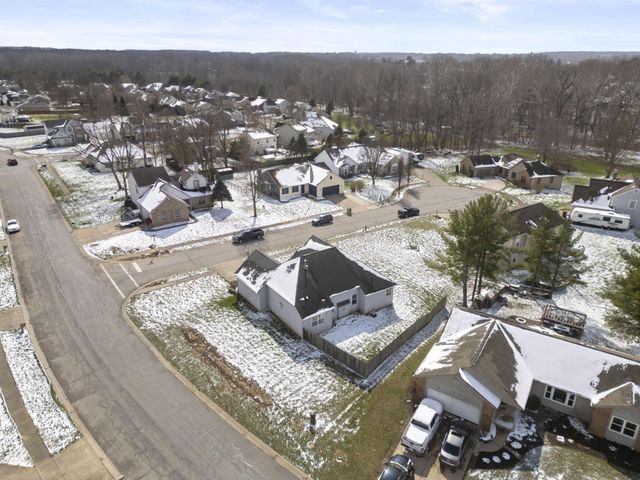 100 Indian Creek Court, Pataskala, OH 43062