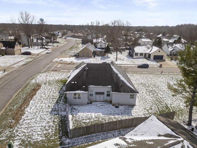 100 Indian Creek Court, Pataskala, OH 43062