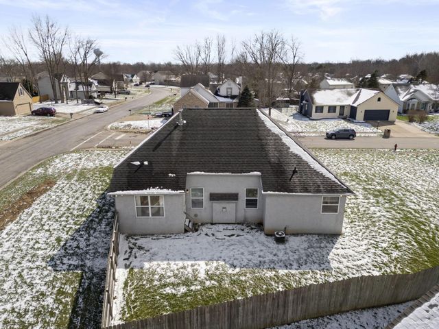 100 Indian Creek Court, Pataskala, OH 43062