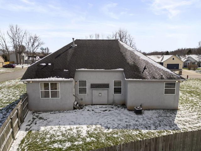 100 Indian Creek Court, Pataskala, OH 43062