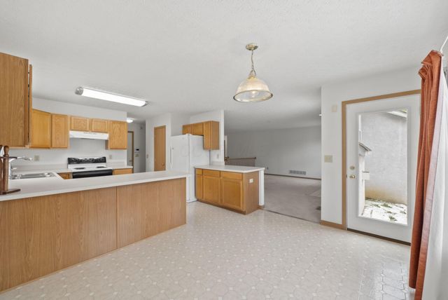 100 Indian Creek Court, Pataskala, OH 43062