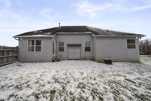 100 Indian Creek Court, Pataskala, OH 43062