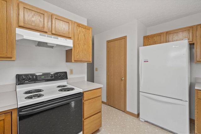 100 Indian Creek Court, Pataskala, OH 43062