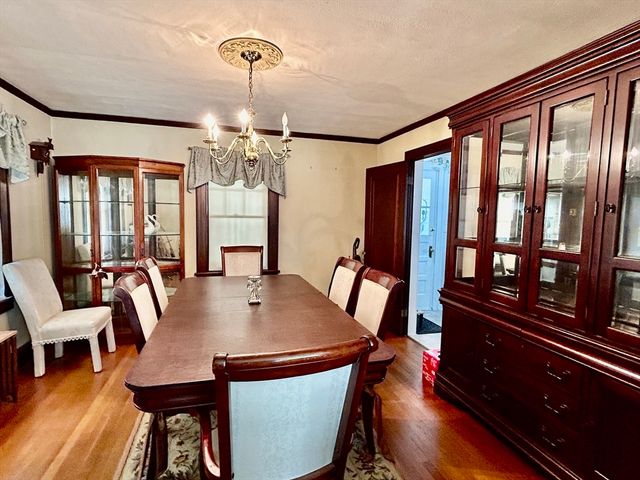 153 Carver St, Springfield, MA 01108