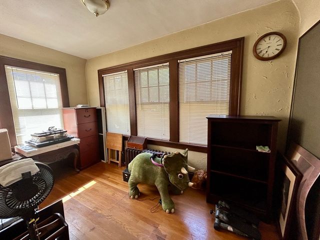 153 Carver St, Springfield, MA 01108