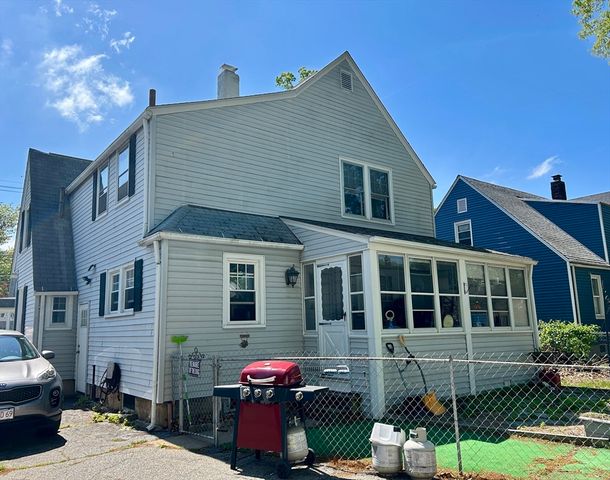 153 Carver St, Springfield, MA 01108