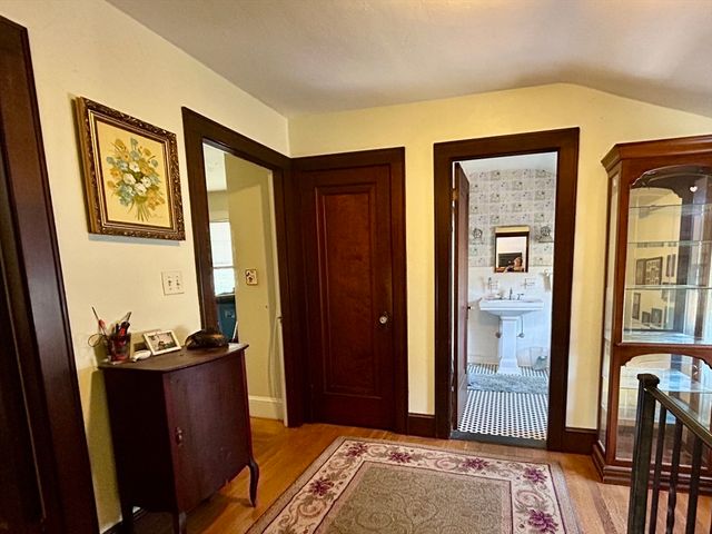 153 Carver St, Springfield, MA 01108