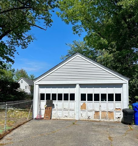 153 Carver St, Springfield, MA 01108