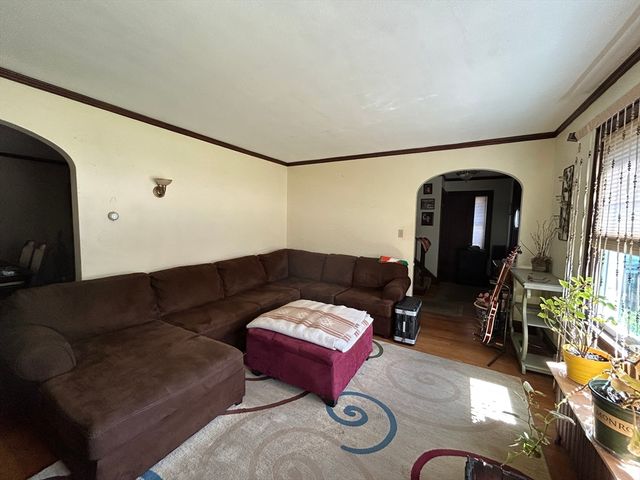 153 Carver St, Springfield, MA 01108