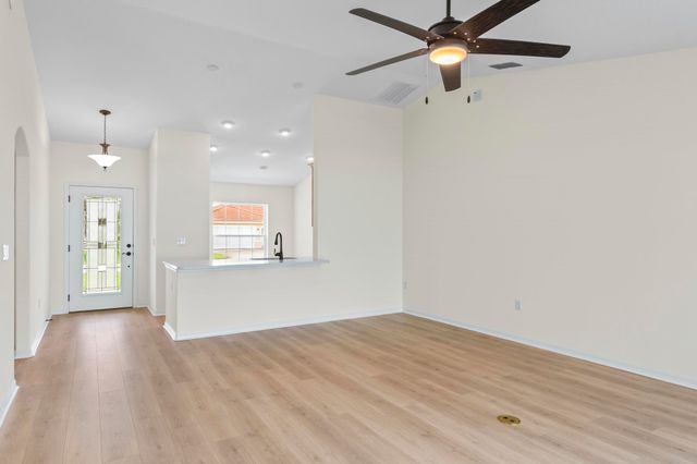 16 Priory Ln, Palm Coast, FL 32164