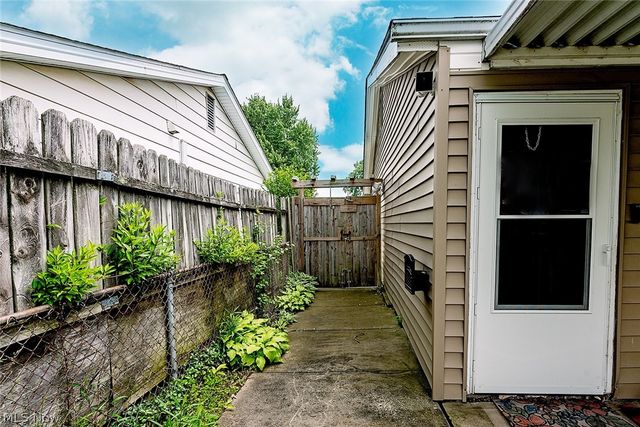 4624 Meadow Lane, South Lorain, OH 44055