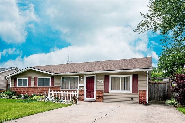 4624 Meadow Lane, South Lorain, OH 44055