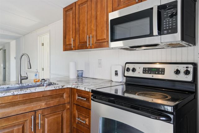 9727 LAKE DRIVE, Weeki Wachee, FL 34613