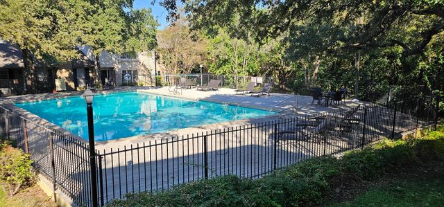 2002 Voltaire DR, Austin, TX 78752