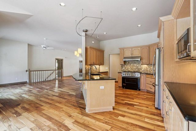 6748 S Yale DRIVE, Franklin, WI 53132