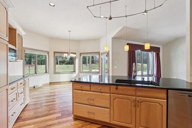 6748 S Yale DRIVE, Franklin, WI 53132