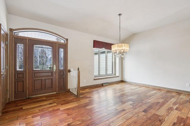 6748 S Yale DRIVE, Franklin, WI 53132