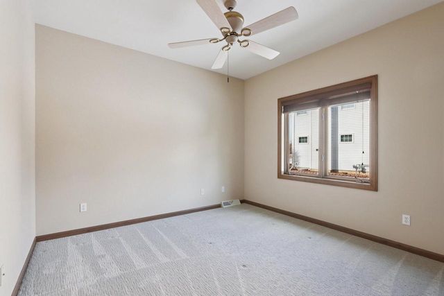 6748 S Yale DRIVE, Franklin, WI 53132