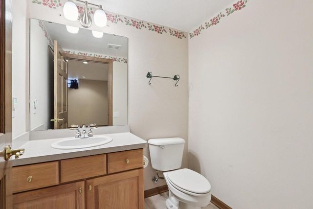 6748 S Yale DRIVE, Franklin, WI 53132