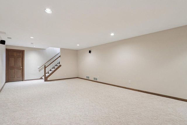 6748 S Yale DRIVE, Franklin, WI 53132