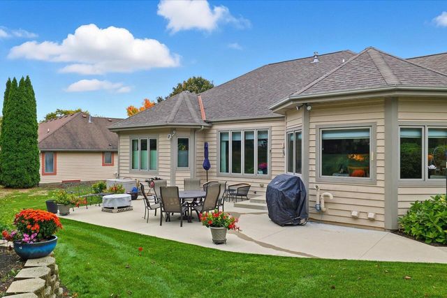 6748 S Yale DRIVE, Franklin, WI 53132