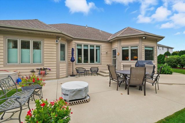 6748 S Yale DRIVE, Franklin, WI 53132
