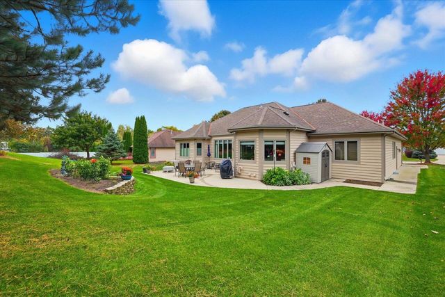 6748 S Yale DRIVE, Franklin, WI 53132