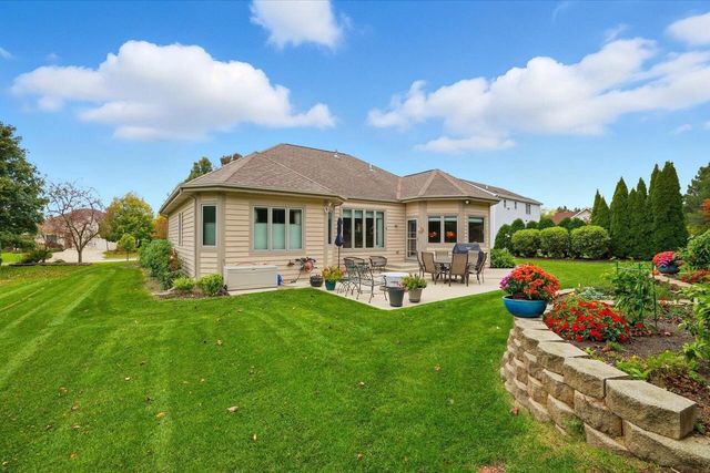 6748 S Yale DRIVE, Franklin, WI 53132