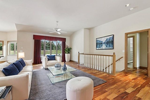 6748 S Yale DRIVE, Franklin, WI 53132