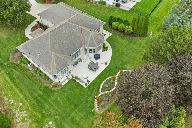 6748 S Yale DRIVE, Franklin, WI 53132