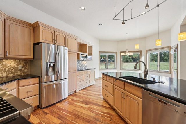 6748 S Yale DRIVE, Franklin, WI 53132