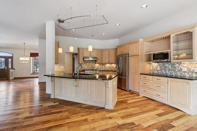 6748 S Yale DRIVE, Franklin, WI 53132