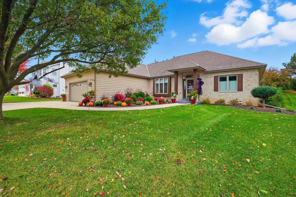 6748 S Yale DRIVE, Franklin, WI 53132