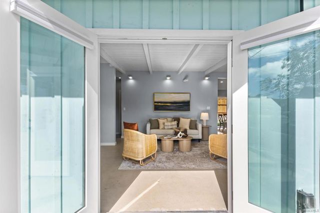 4827 Bayard St, San Diego, CA 92109