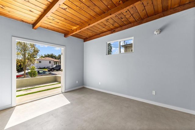 4827 Bayard St, San Diego, CA 92109