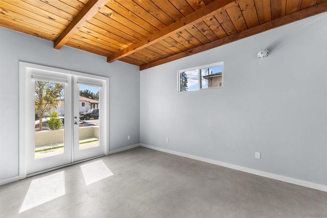 4827 Bayard St, San Diego, CA 92109