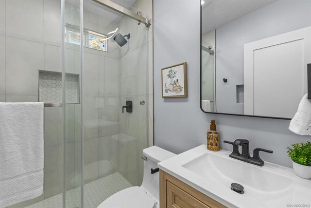 4827 Bayard St, San Diego, CA 92109