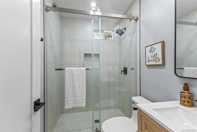 4827 Bayard St, San Diego, CA 92109