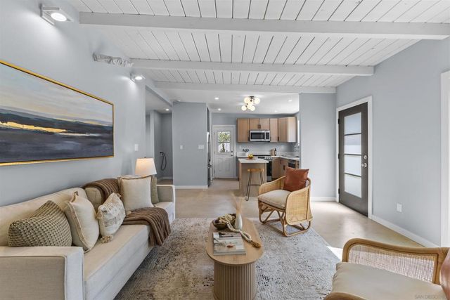 4827 Bayard St, San Diego, CA 92109
