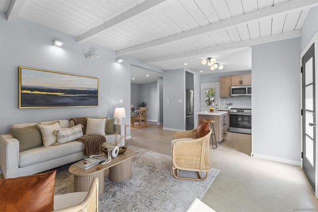 4827 Bayard St, San Diego, CA 92109