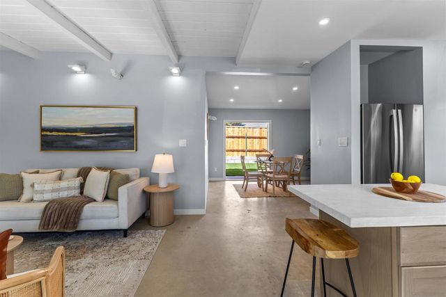 4827 Bayard St, San Diego, CA 92109