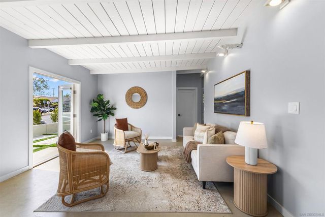 4827 Bayard St, San Diego, CA 92109