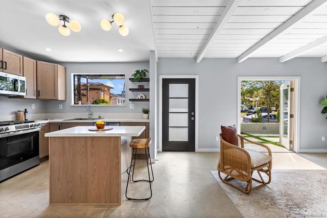 4827 Bayard St, San Diego, CA 92109