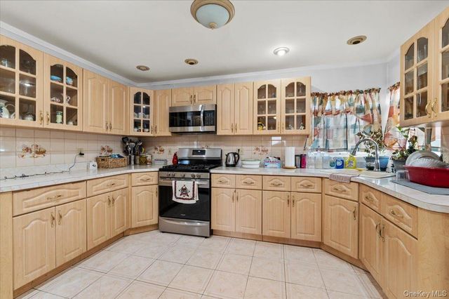 55 Harriet Avenue, Hempstead, NY 11550