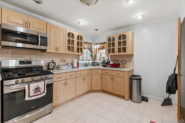 55 Harriet Avenue, Hempstead, NY 11550