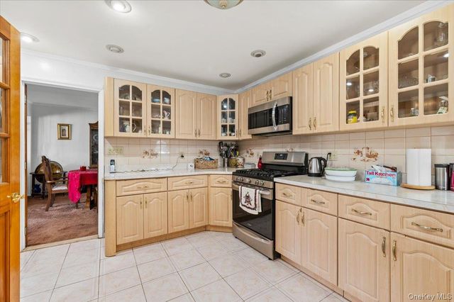 55 Harriet Avenue, Hempstead, NY 11550