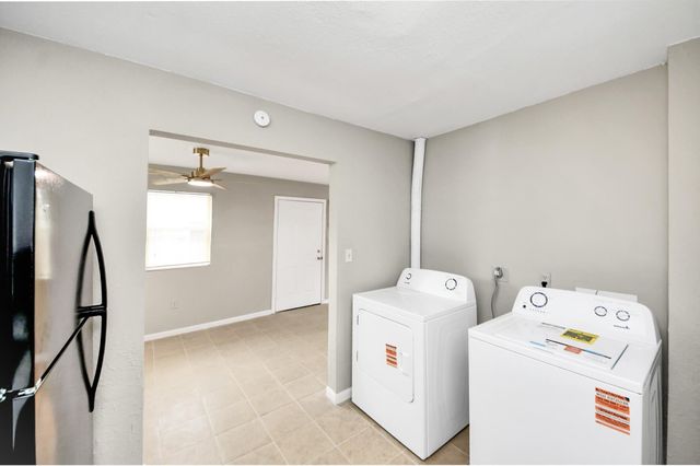 3914 Hoffman St Street C, Houston, TX 77026