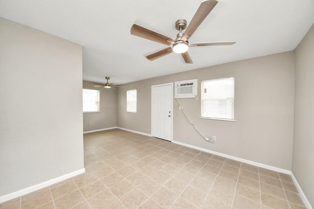 3914 Hoffman St Street C, Houston, TX 77026
