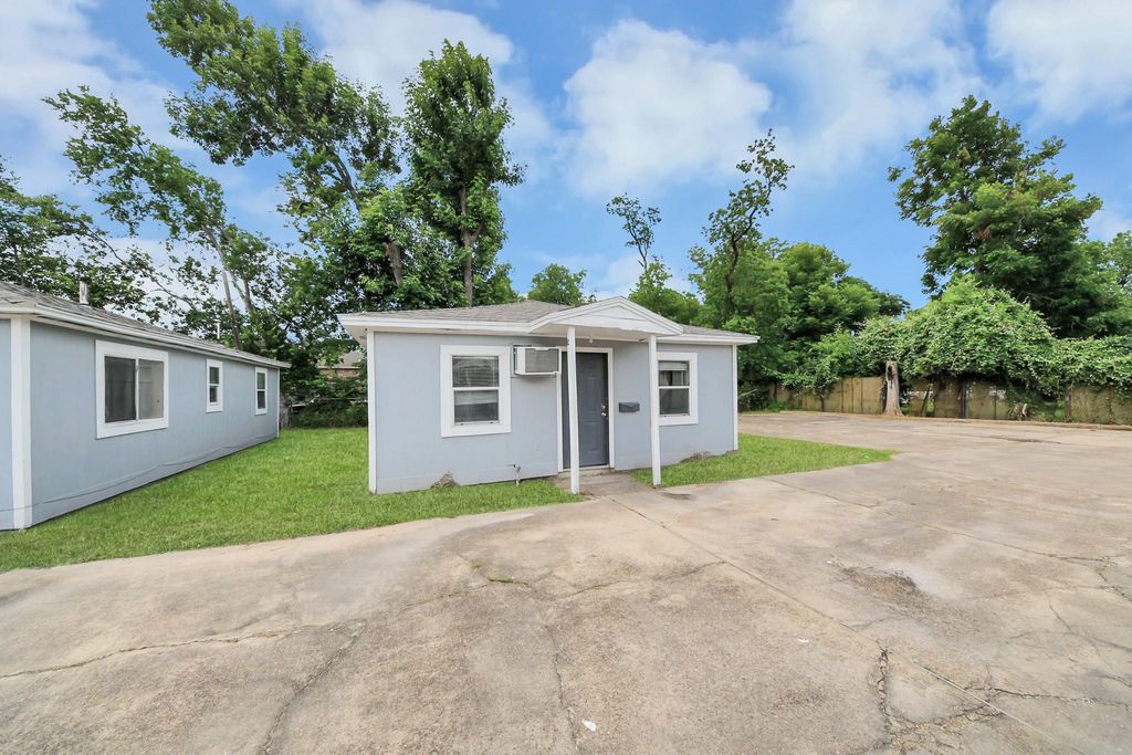3914 Hoffman St Street C, Houston, TX 77026